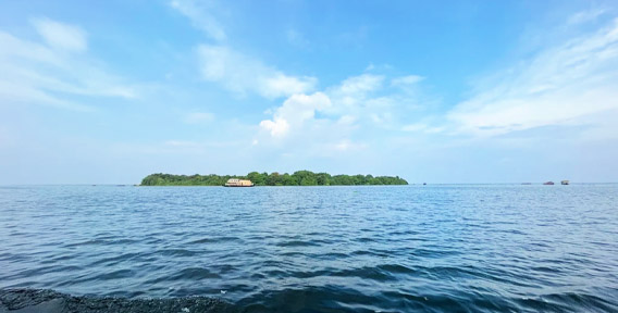 Pathiramanal Island