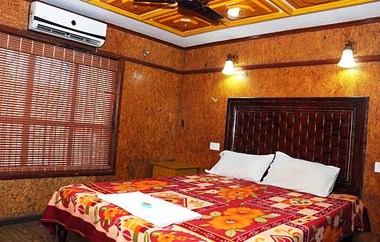Conference Houseboats