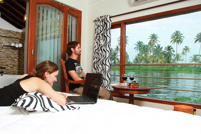 Honeymoon Houseboats