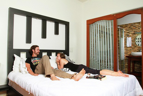 Honeymoon Houseboats