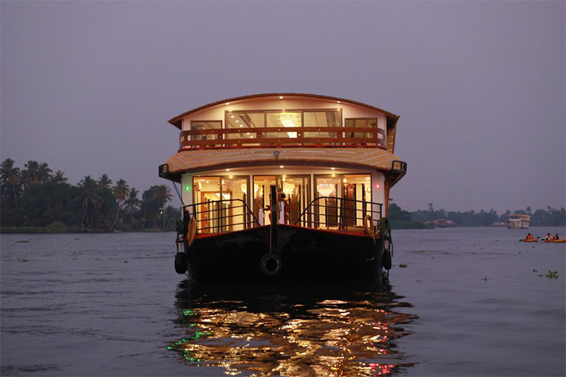 Luxury Houseboats