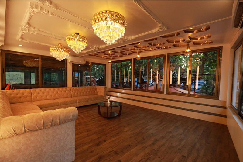 Luxury Houseboats