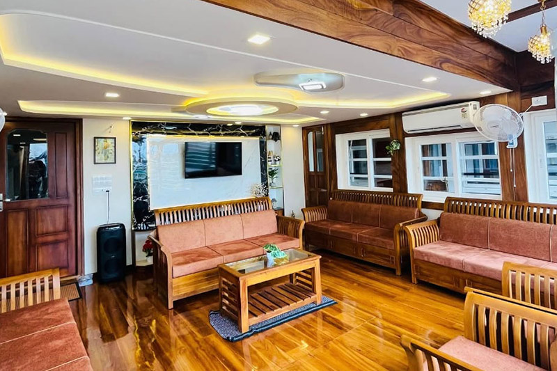 Luxury Houseboats