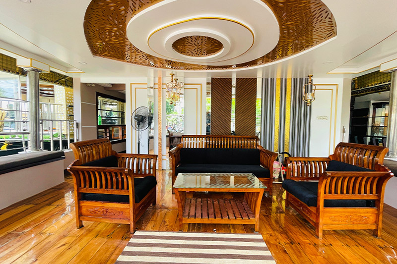 Premium Houseboats