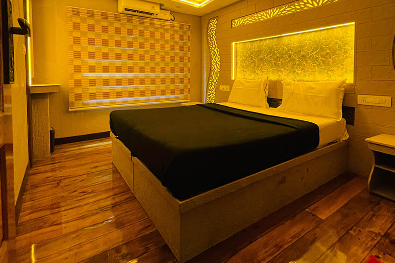 Premium Houseboats