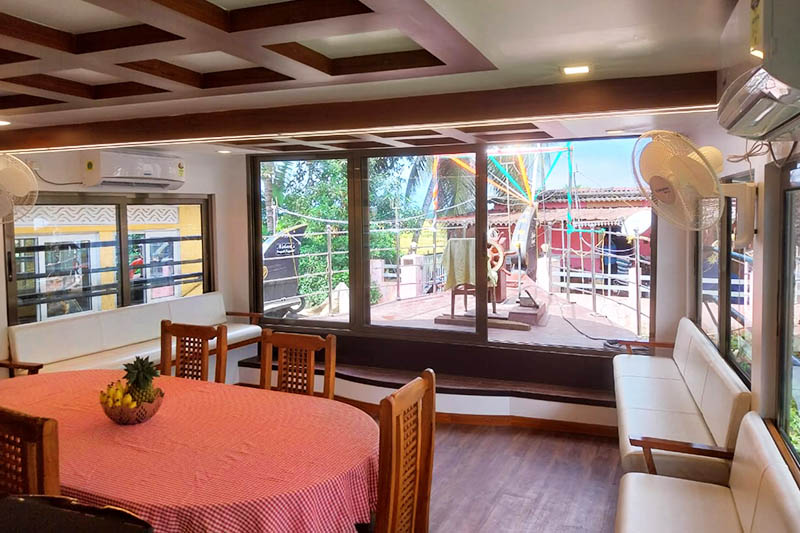 Premium Houseboats