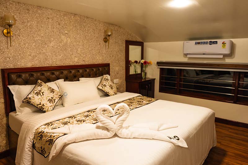 Royal Luxury Houseboats