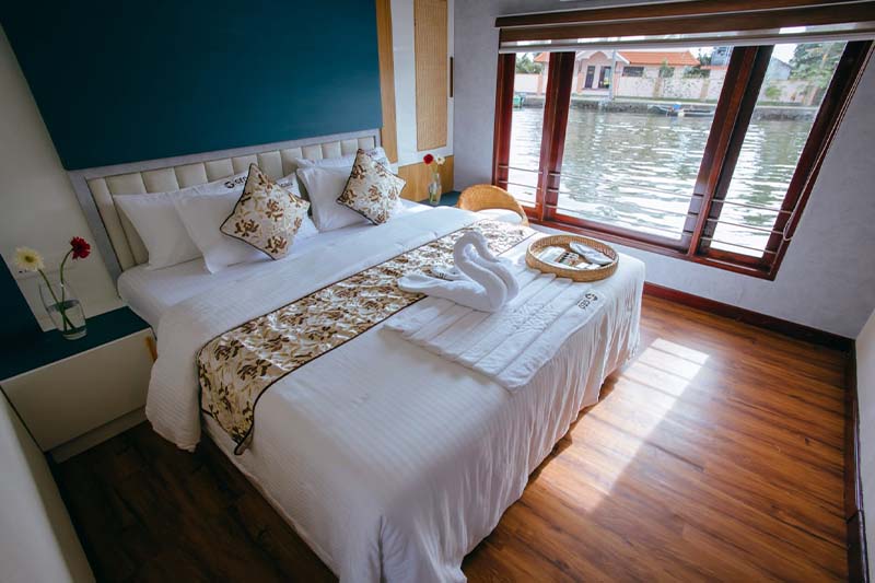 Royal Luxury Houseboats